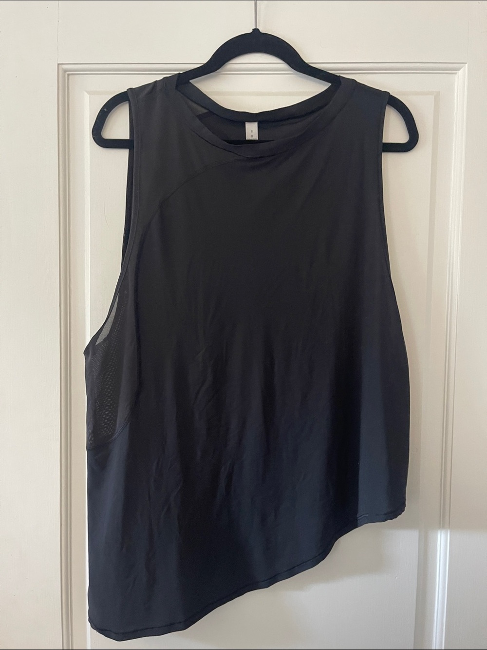 Lululemon women’s Black Sleeveless Performance Tank Top - Lightweight Activewear